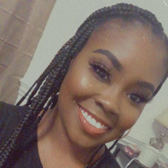 Meet your Posher, Lashae - Picture 1 of 1